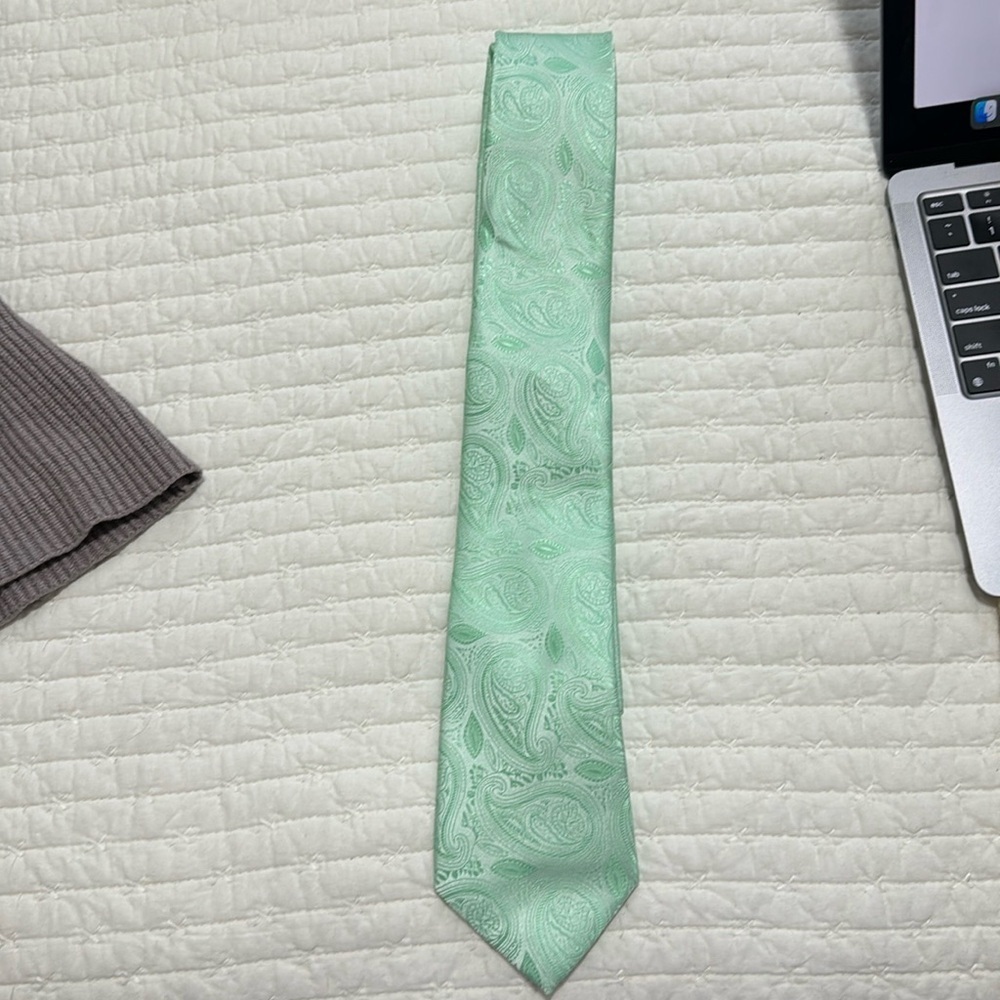 Like new patterned hi-tie